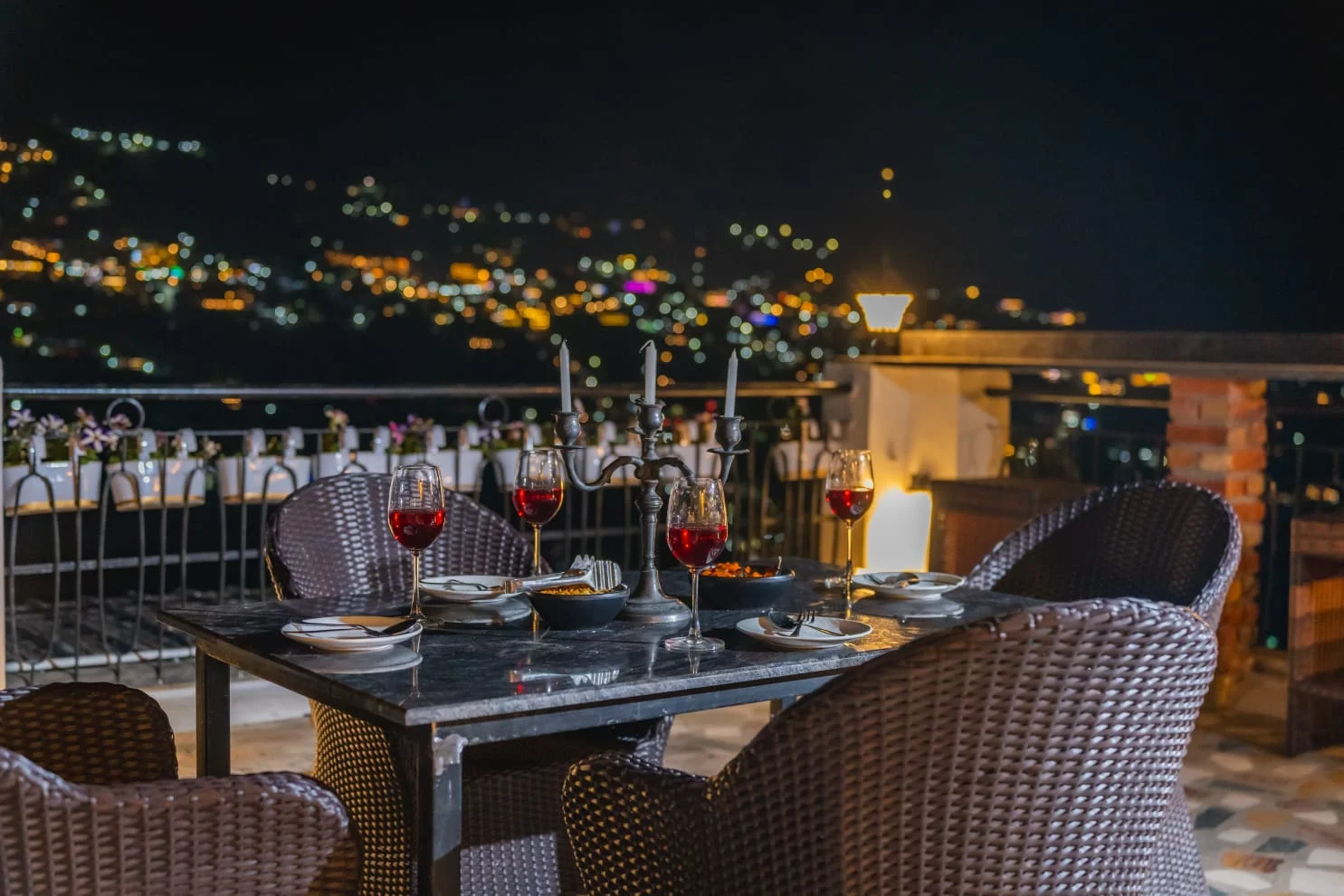 Jasmine 2BHK Apartment, Mussoorie Dining