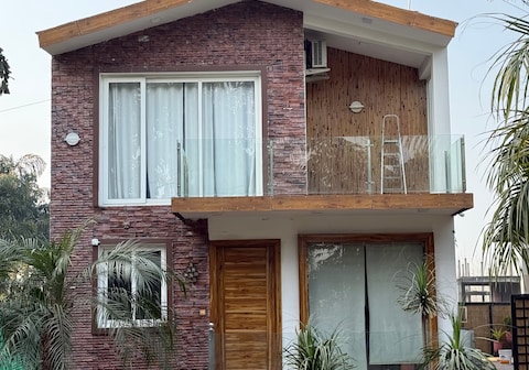 Karam Villa (~ Park & Peace)