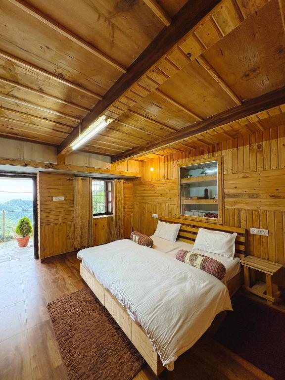 Mohana House Home Stay, Chakrata Dining