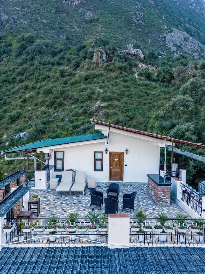 Oleander 2 BHK Penthouse, Mussoorie Suite Interior