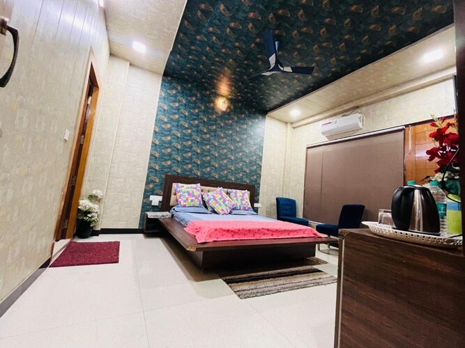 Shreshth Home Stay Haridwar Room