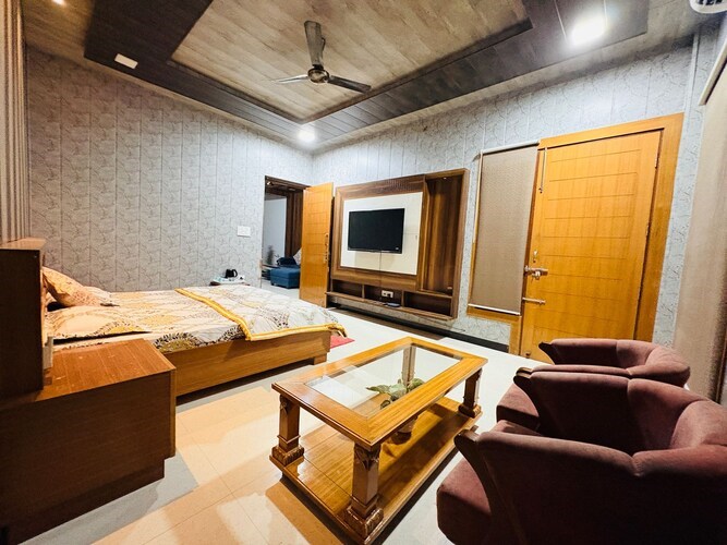 Shreshth Home Stay Haridwar Suite Interior