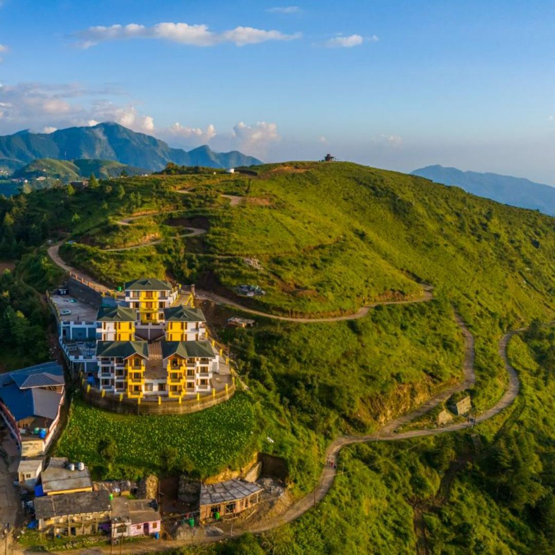 StayVista at The Edge of Sky, Chakrata Dining